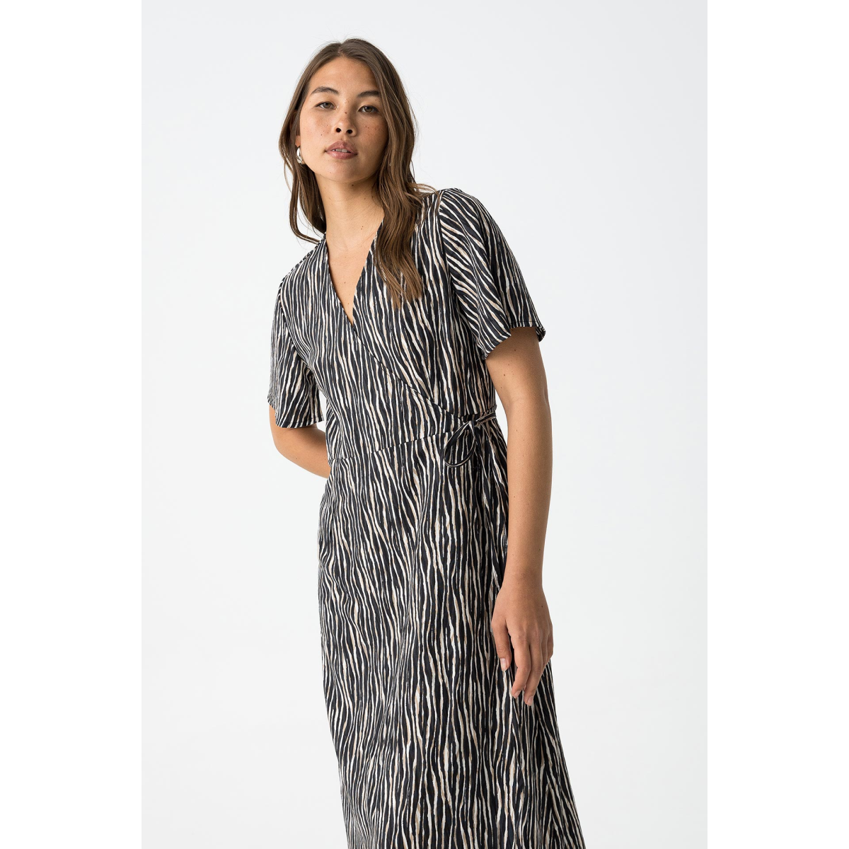 Vestido maxi de chiffon con tirantes dobles y cruzados en la espalda Narciso
